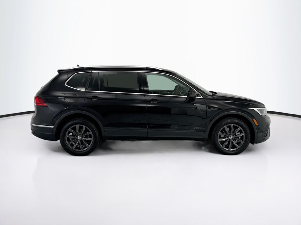 Thumbnail: 2023 Volkswagen Tiguan - 4