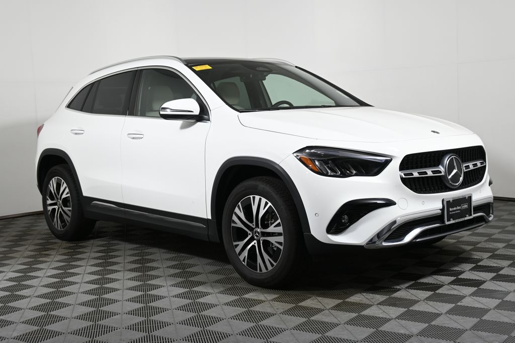 2025 Mercedes-Benz GLA 250 4MATIC 8