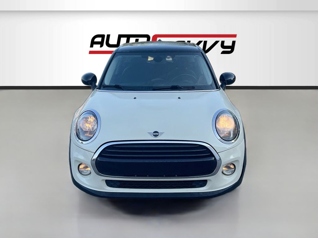 Used 2019 White MINI Classic image 2