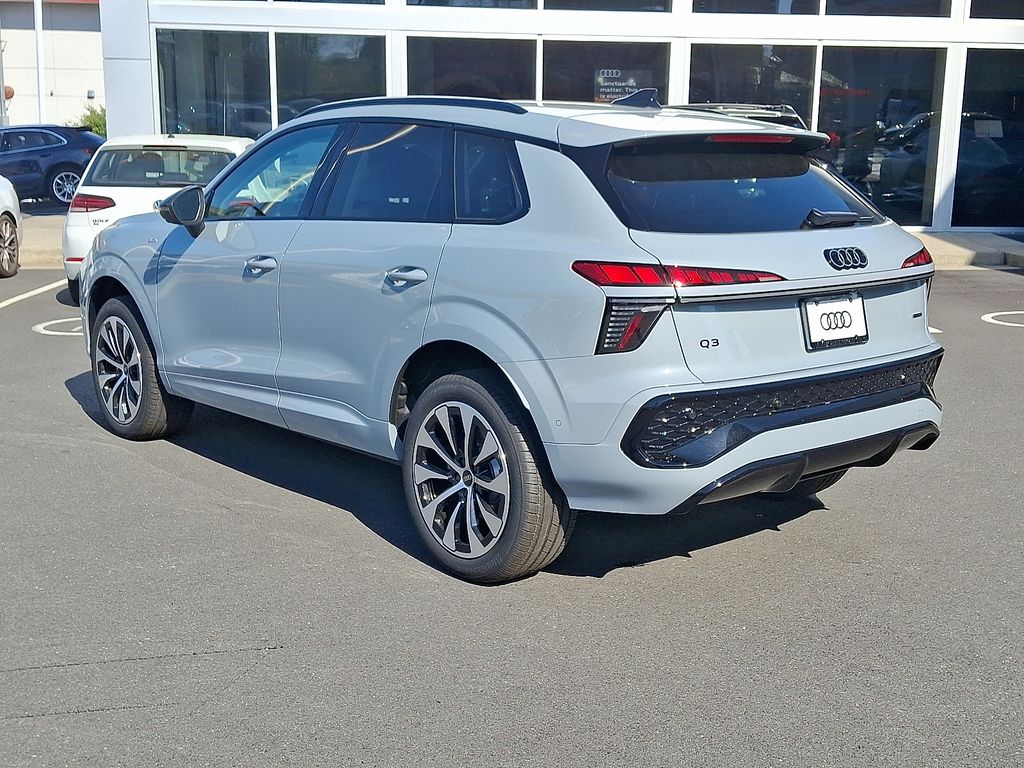 Thumbnail: 2026 Audi Q3 - 4