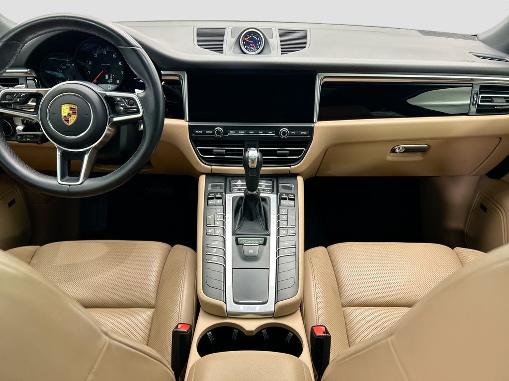 Thumbnail: 2020 Porsche Macan - 16