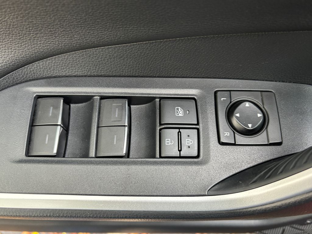 Thumbnail: 2021 Toyota RAV4 - 28