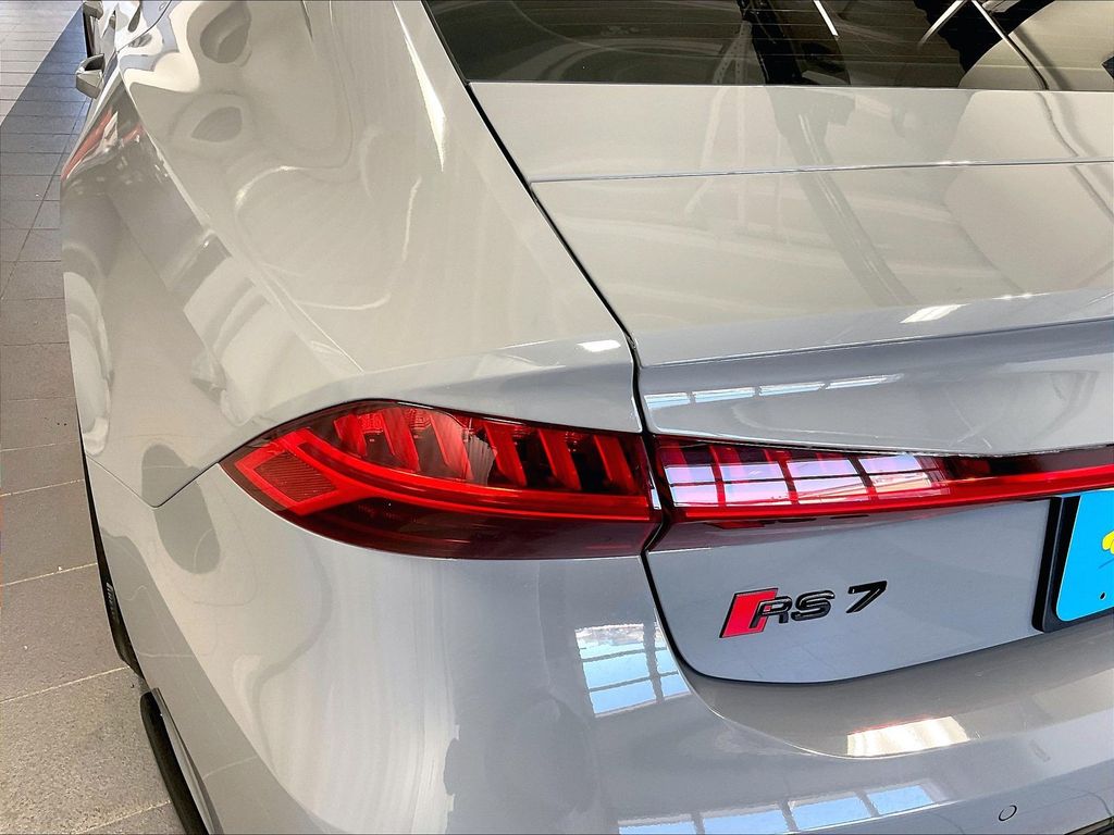 2021 Audi RS 7 — photo 34