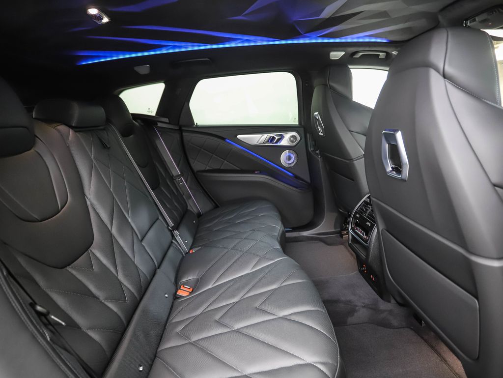 Thumbnail: 2026 BMW XM - 27