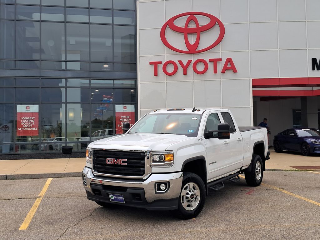 Summit White 2018 GMC Sierra 2500HD Pickup Truck Four-Wheel Drive 6-Speed Automatic Overdrive
