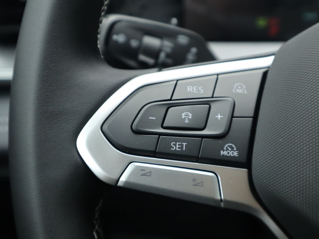 2025 Volkswagen Tiguan 2.0T 12