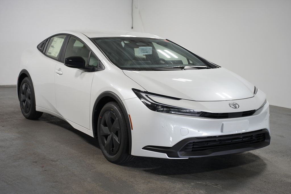 2025 Toyota Prius LE 3
