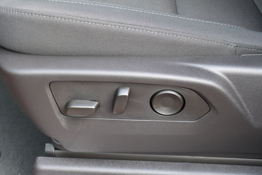 2025 Chevrolet Silverado 1500 LT 16