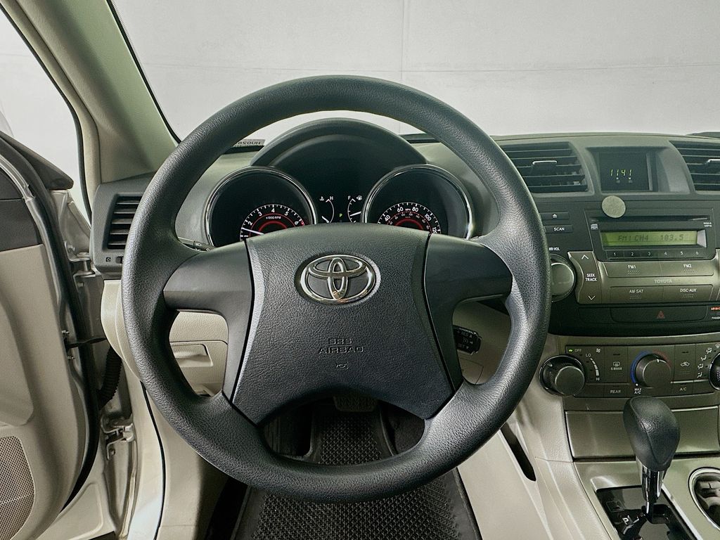 2012 Toyota Highlander Base 11