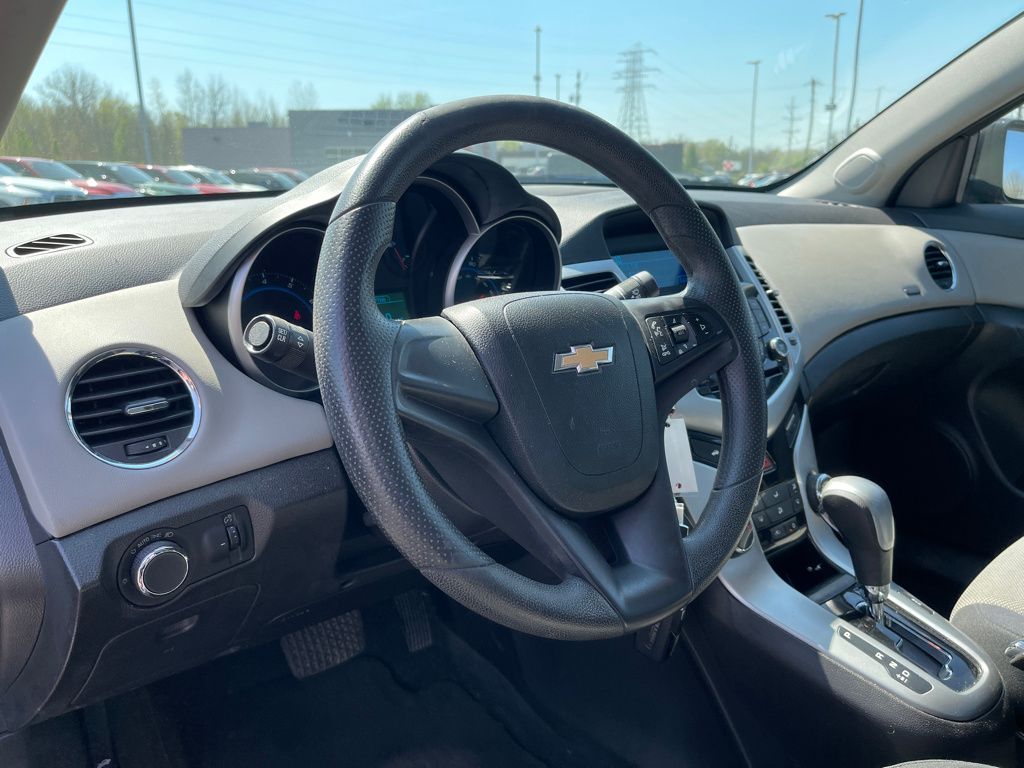 used 2015 Chevrolet Cruze car, priced at $8,500
