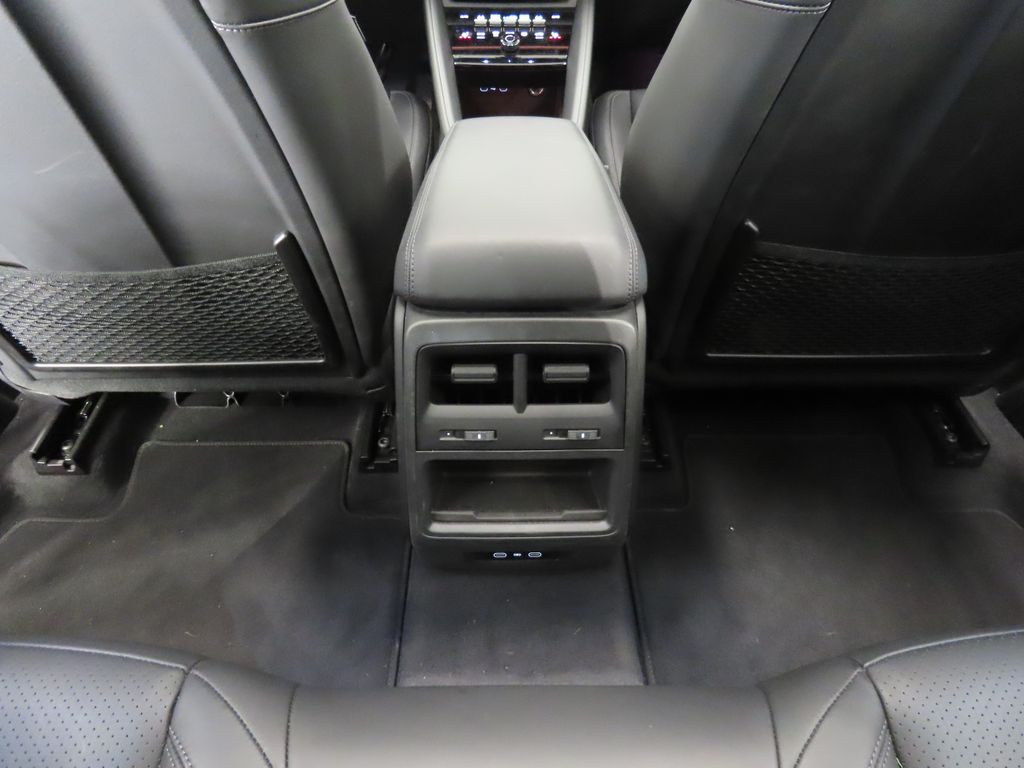 Thumbnail: 2025 Porsche Macan - 32