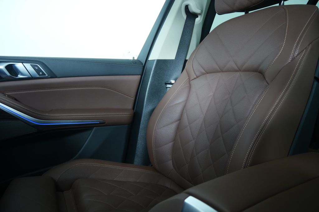 Thumbnail: 2025 BMW X7 - 26