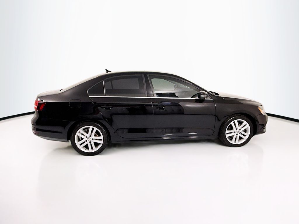 Thumbnail: 2017 Volkswagen Jetta - 4
