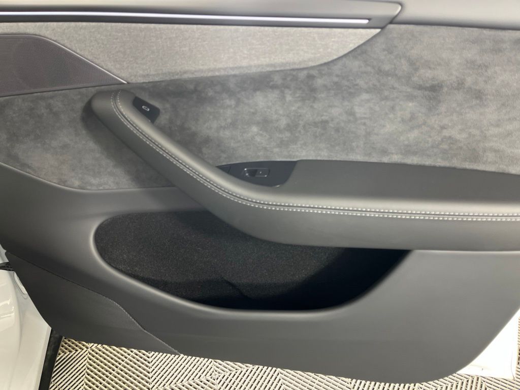 Thumbnail: 2026 Tesla Model Y - 9