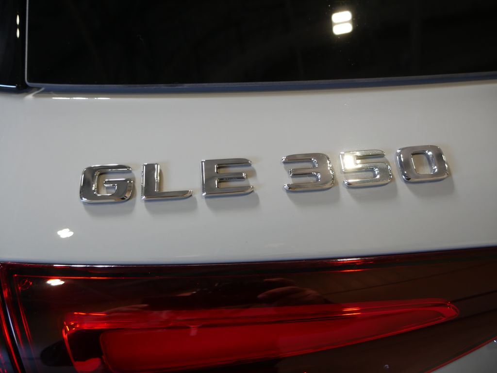 Thumbnail: 2026 Mercedes-Benz GLE - 8