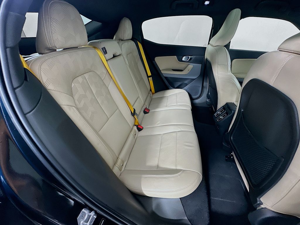 Thumbnail: 2022 Polestar 2 - 27