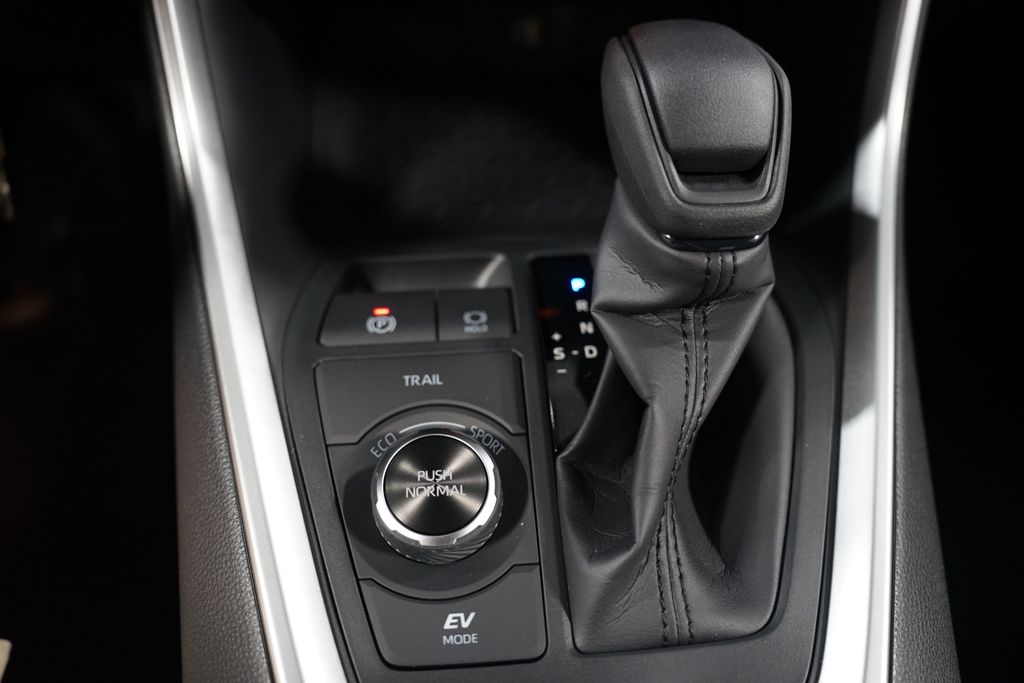 Thumbnail: 2025 Toyota RAV4 - 21