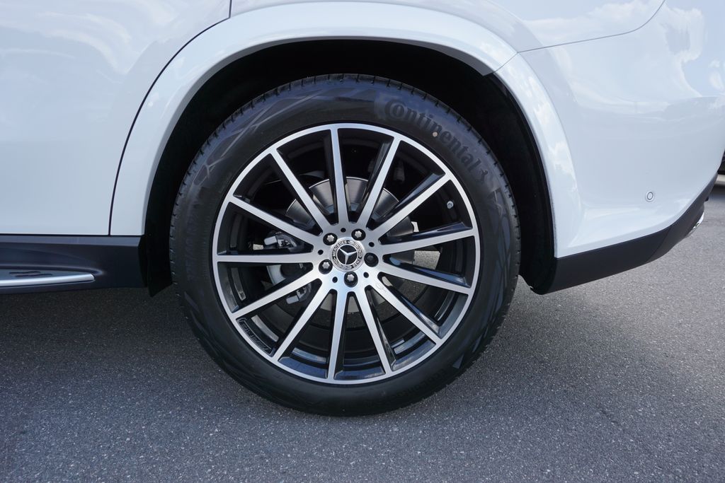 2025 Mercedes-Benz GLS 450 4MATIC 10