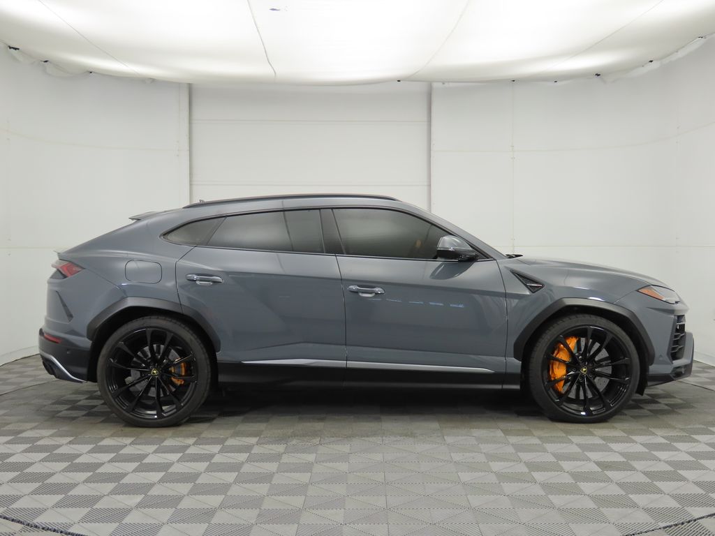 Thumbnail: 2021 Lamborghini Urus - 4