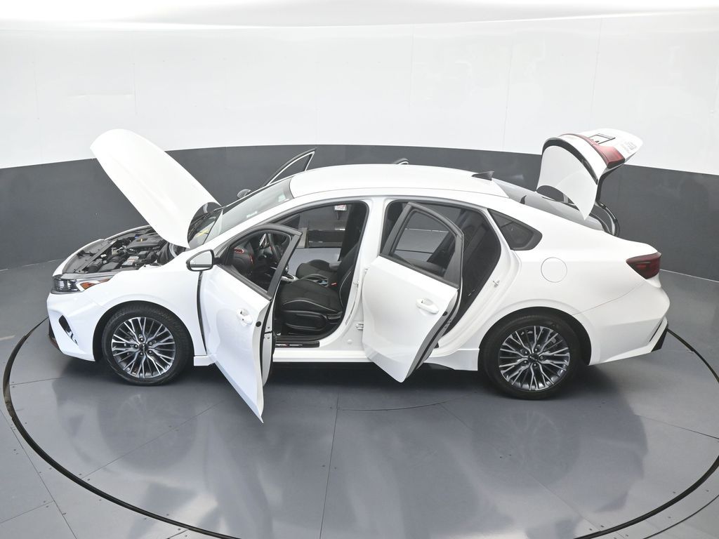 Used 2024 Snow White Pearl Kia GT-Line image 64