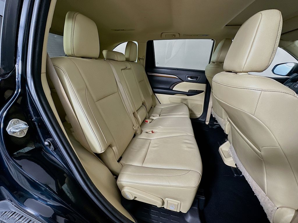 Thumbnail: 2017 Toyota Highlander - 29