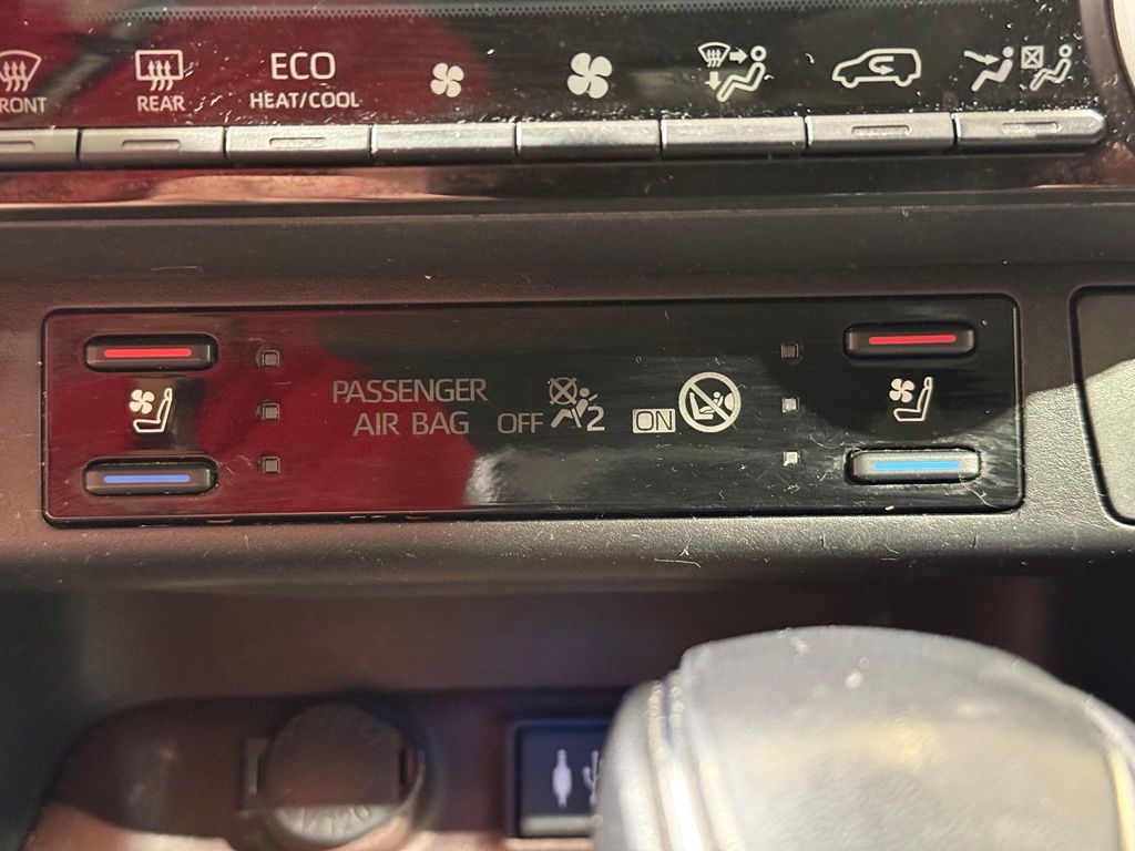 Thumbnail: 2019 Toyota RAV4 - 31