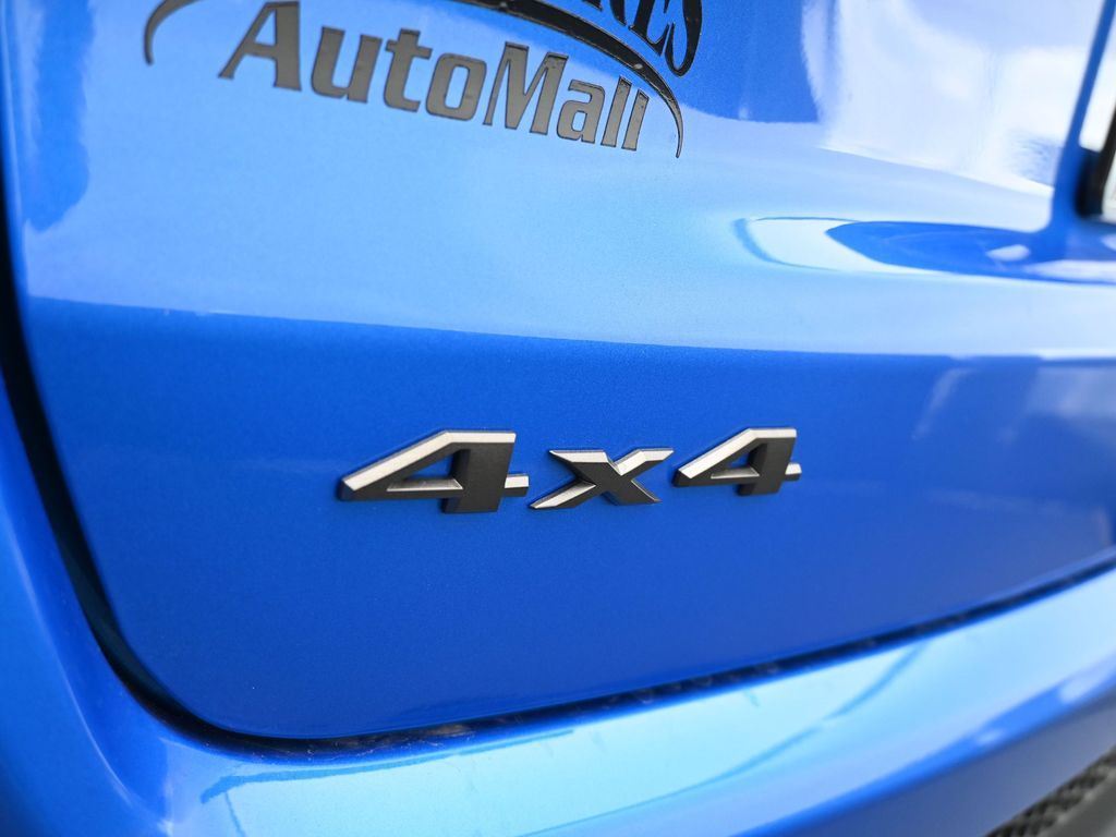 New 2026 Hydro Blue Pearlcoat Jeep Latitude image 30