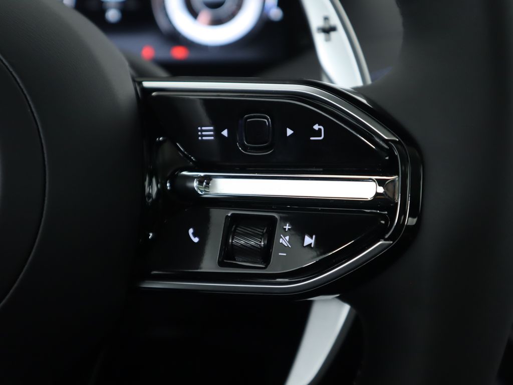 Thumbnail: 2025 Aston Martin DB12 - 13