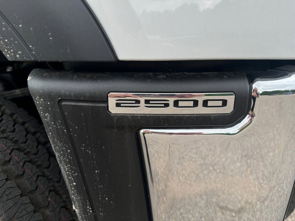 2024 GMC Sierra 2500HD Pro 27