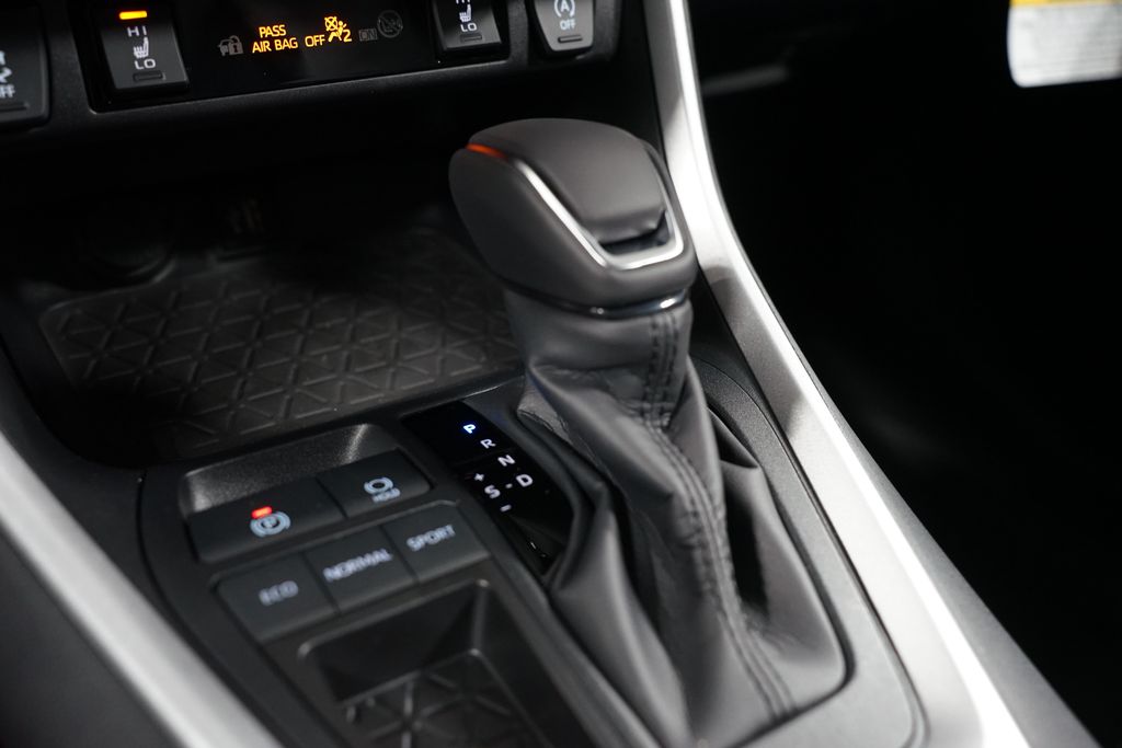 Thumbnail: 2025 Toyota RAV4 - 21