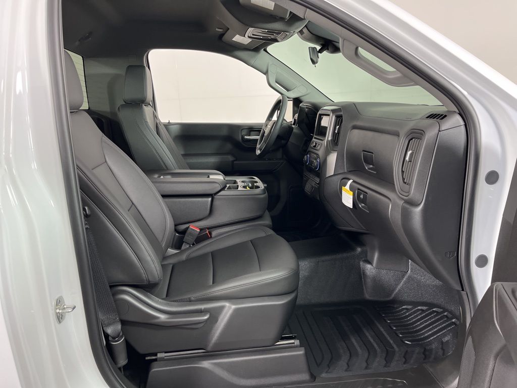 Thumbnail: 2026 Chevrolet Silverado 1500 - 9