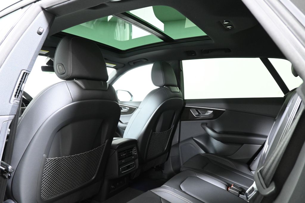 Thumbnail: 2025 Audi Q8 - 26