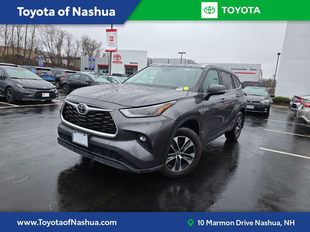 Magnetic Gray Metallic 2022 Toyota Highlander XLE AWD SUV / Crossover All-Wheel Drive 8-Speed Automatic