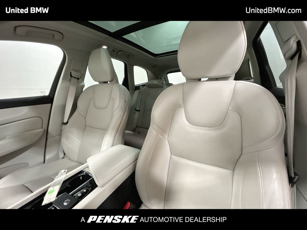 Thumbnail: 2022 Volvo XC60 - 13