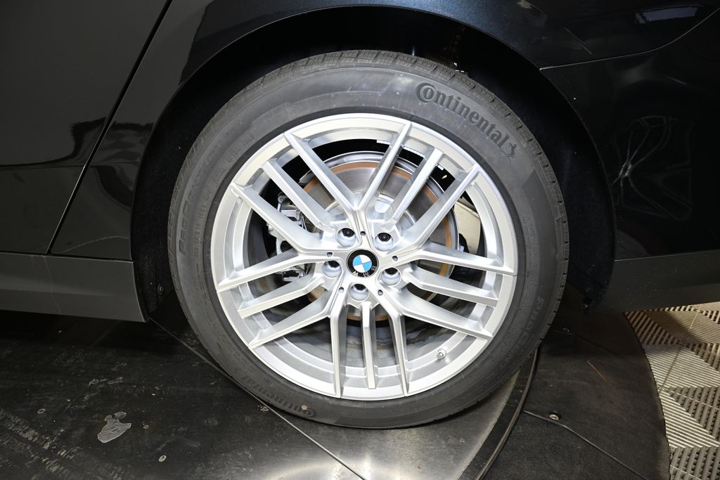 Thumbnail: 2025 BMW 5 Series - 12