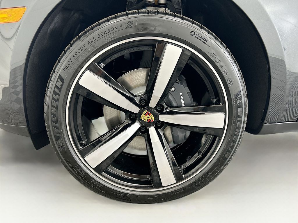 Thumbnail: 2026 Porsche Macan - 31
