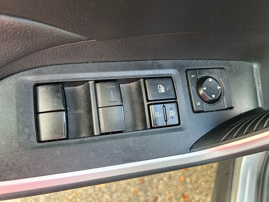 Thumbnail: 2021 Toyota RAV4 - 17