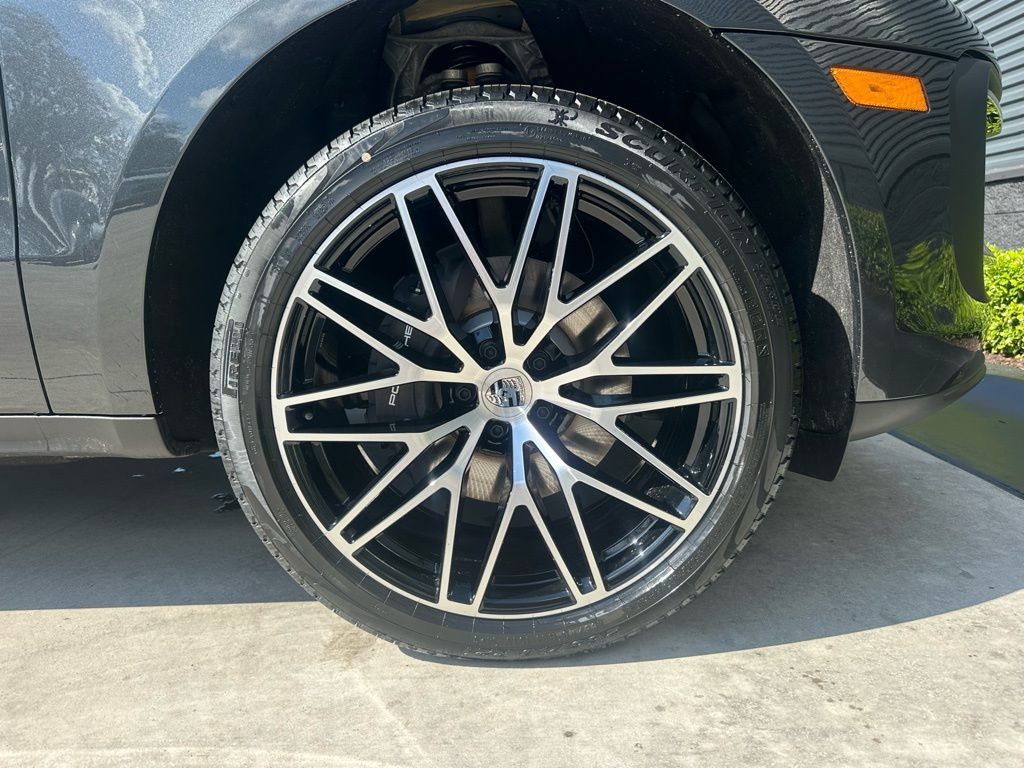 Thumbnail: 2026 Porsche Macan - 15