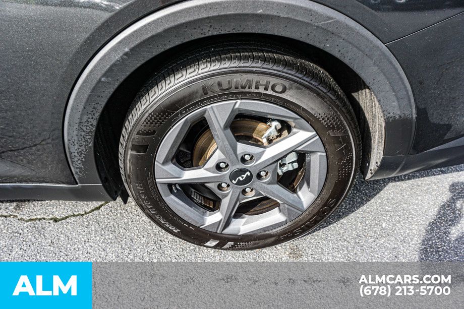 Used 2025 Gray Kia LXS image 17