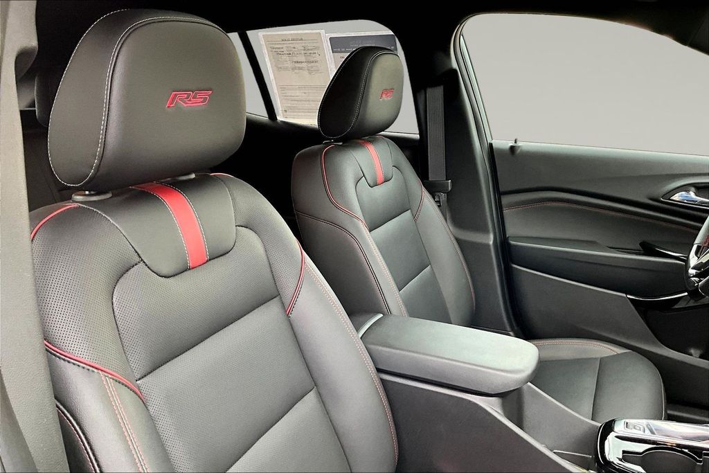Used 2025 Chevrolet Trax SUV