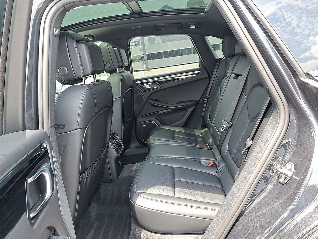 Thumbnail: 2025 Porsche Macan - 12