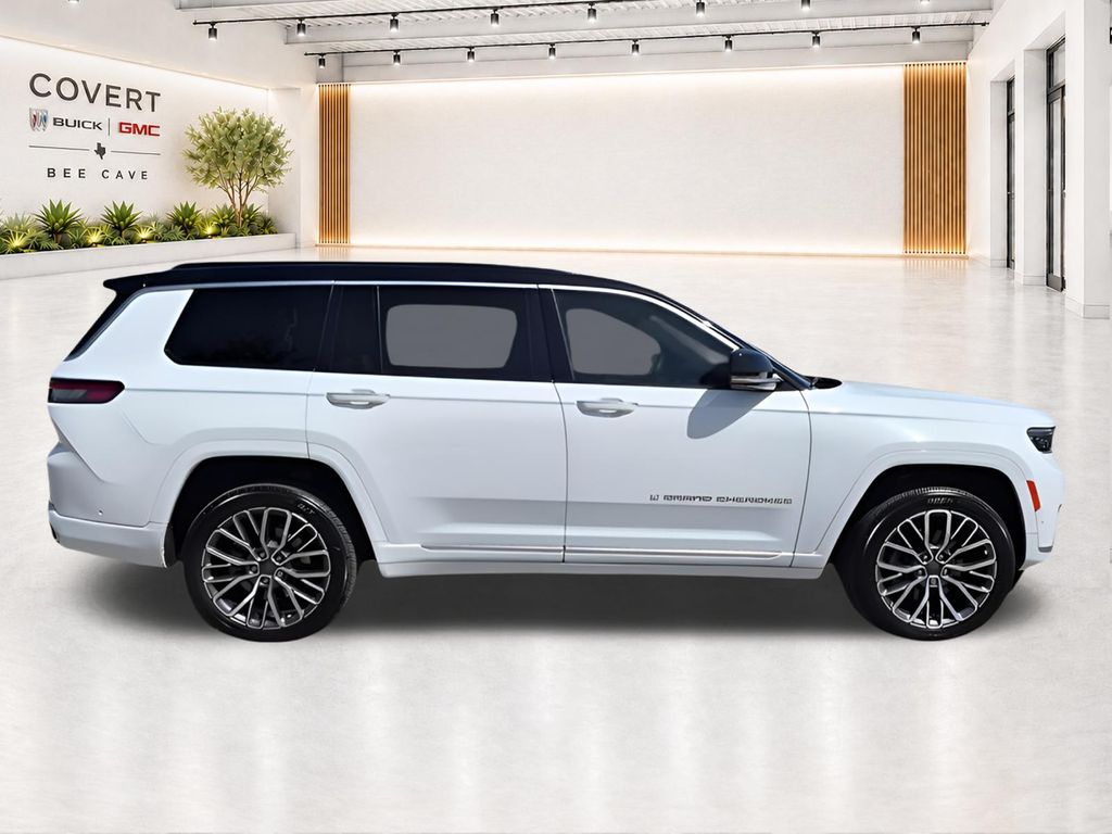 Used 2025 White Jeep Summit image 17