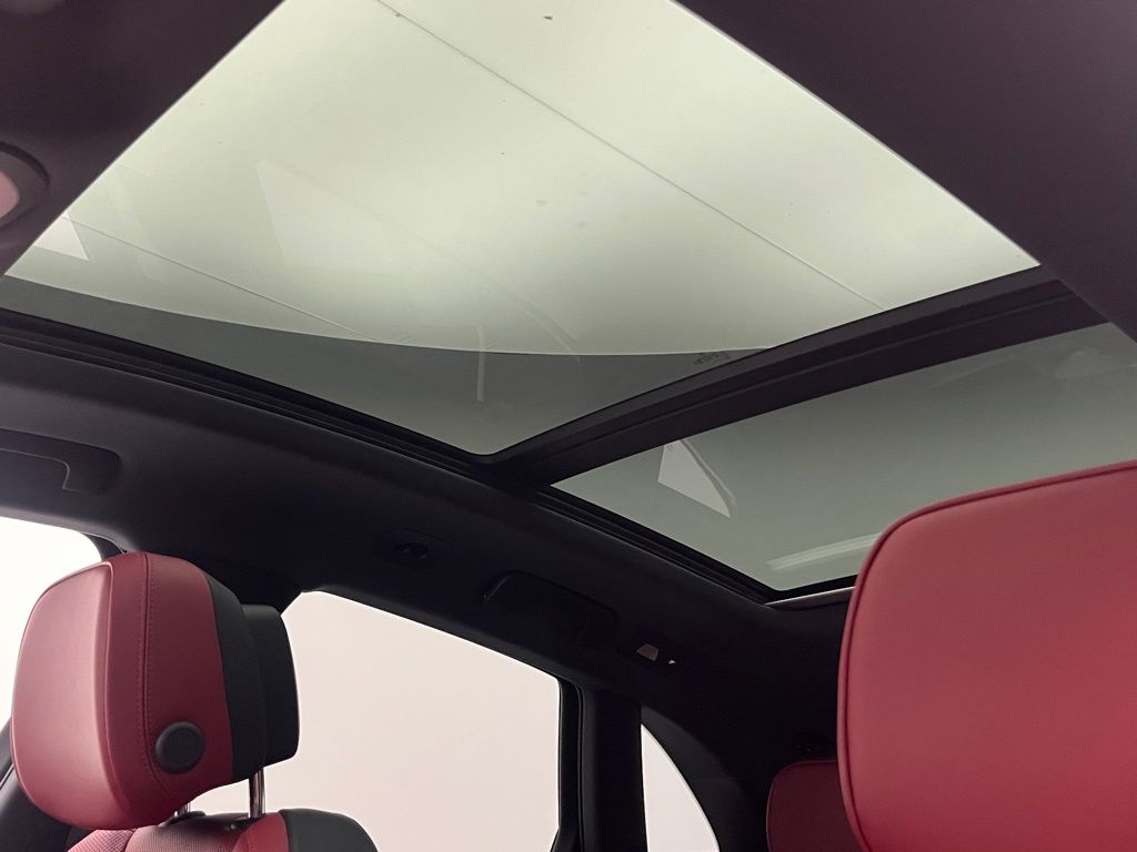 Thumbnail: 2025 Porsche Macan - 32