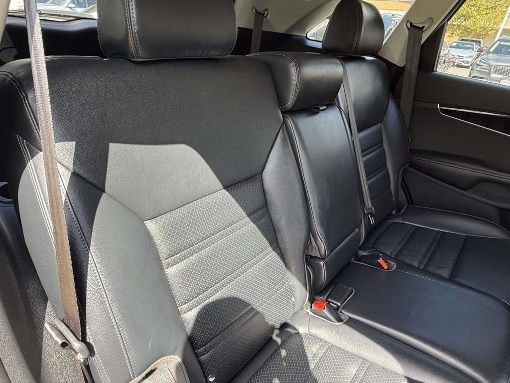 Thumbnail: 2019 Kia Sorento - 25