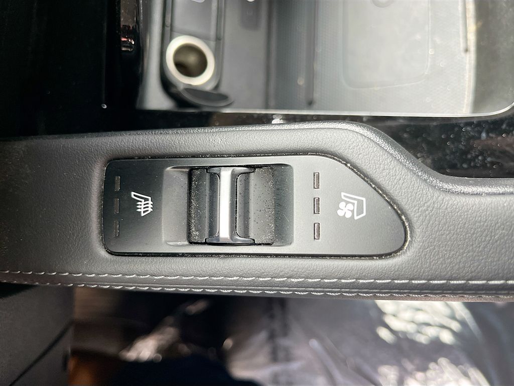 Used 2022 Black Kia EX image 21