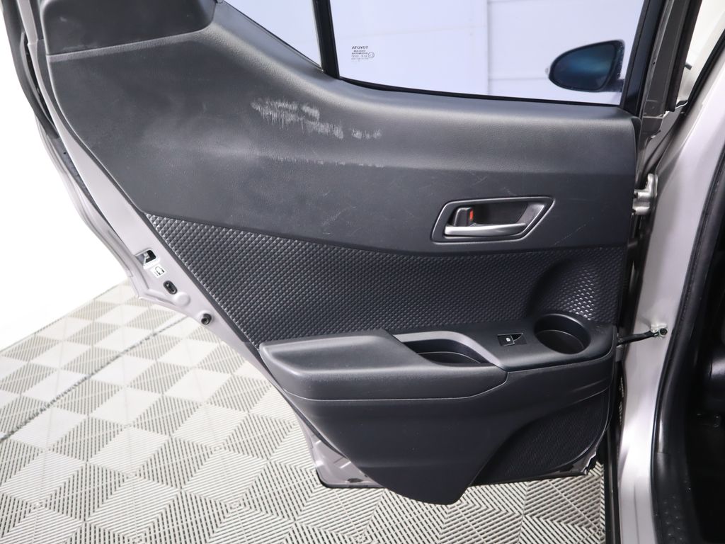 2018 Toyota C-HR XLE 26