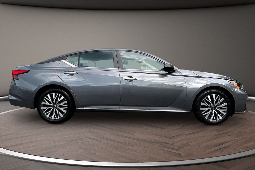 Used 2024 Nissan Altima Sedan