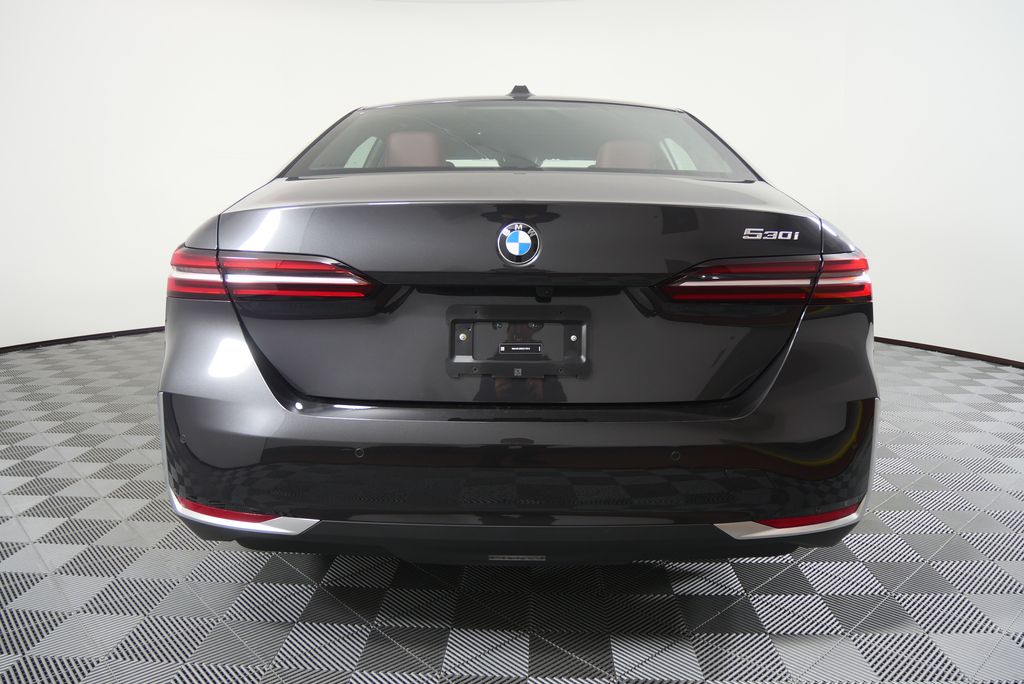 Thumbnail: 2025 BMW 5 Series - 4