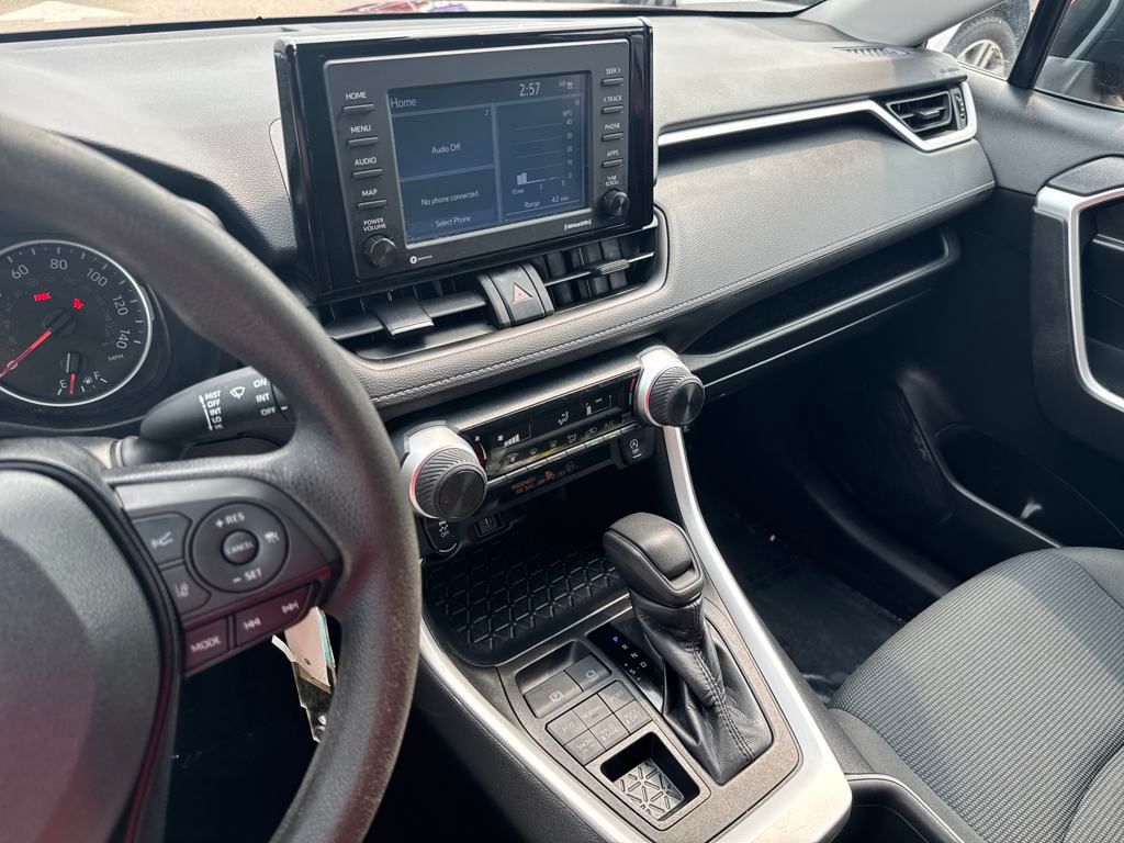 2022 Toyota RAV4 LE photo 20