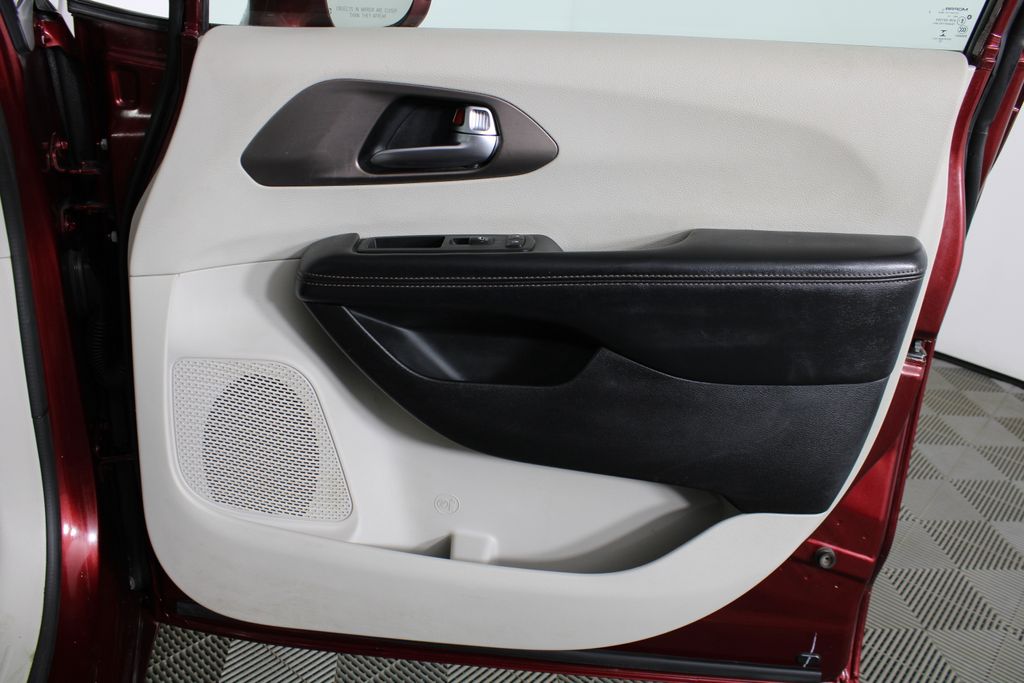 Used 2019 Chrysler Pacifica for sale in 